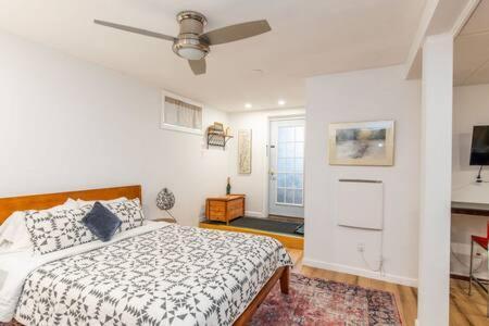 Cozy Private Apt Near Downtown Burlington Exterior foto